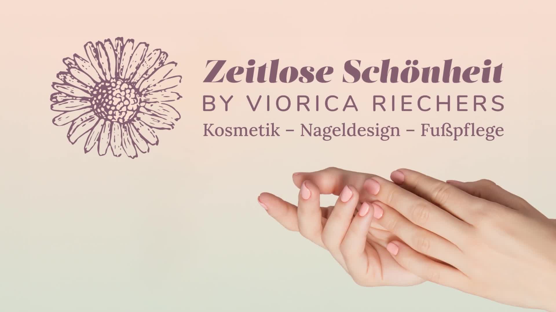 Zeitlose Schönheit by Viorica Riechers